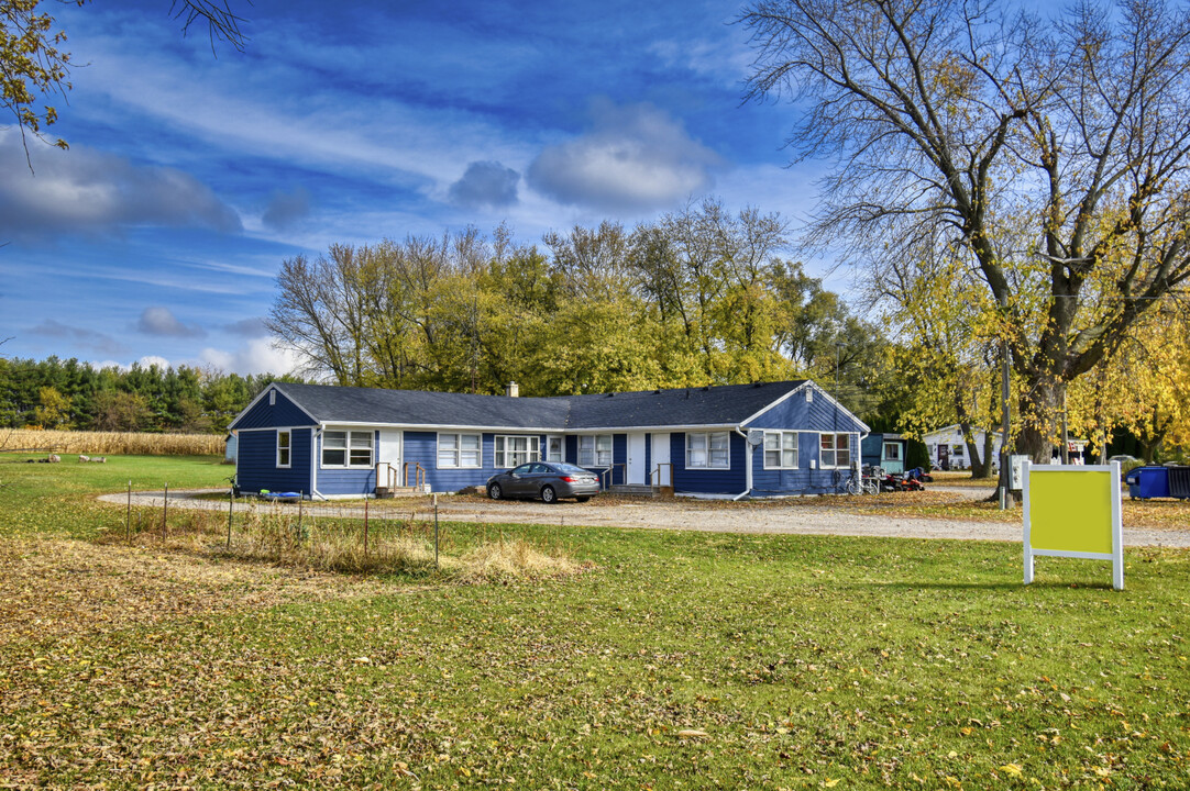 137 E US Highway 34 in Mendota, IL - Building Photo