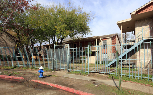 Hamilton Court in Houston, TX - Building Photo - Building Photo