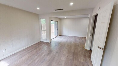 5917 Little Creek Trail in Austin, TX - Building Photo - Building Photo