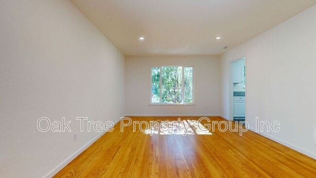 2057 Central Ave in Alameda, CA - Building Photo - Building Photo