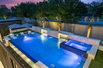 105 Bisset Ct in Austin, TX - Foto de edificio - Building Photo