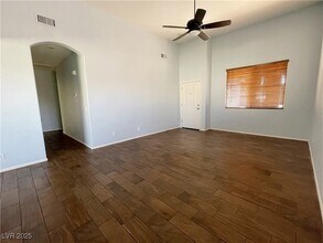 9411 Hennessy Ct in Las Vegas, NV - Building Photo - Building Photo