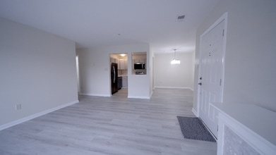 136 Brookland Ct in Winchester, VA - Foto de edificio - Building Photo