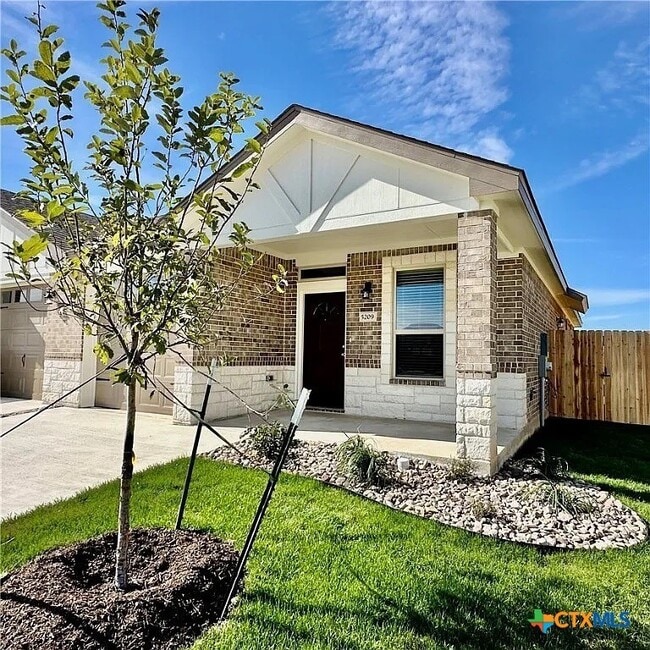 5209 White Rose Dr