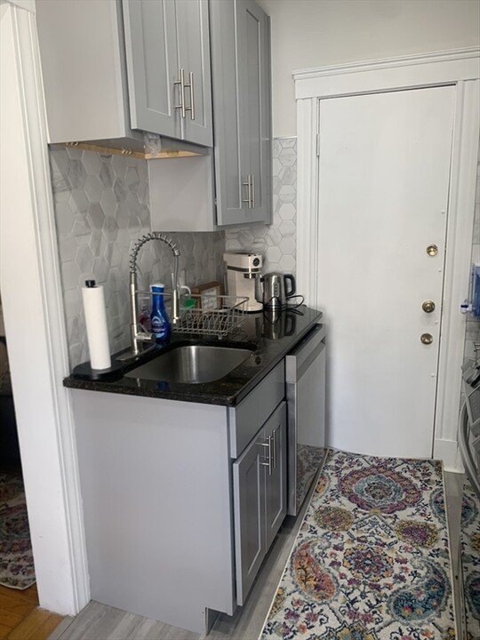2 Sutherland Rd, Unit 31 in Boston, MA - Building Photo