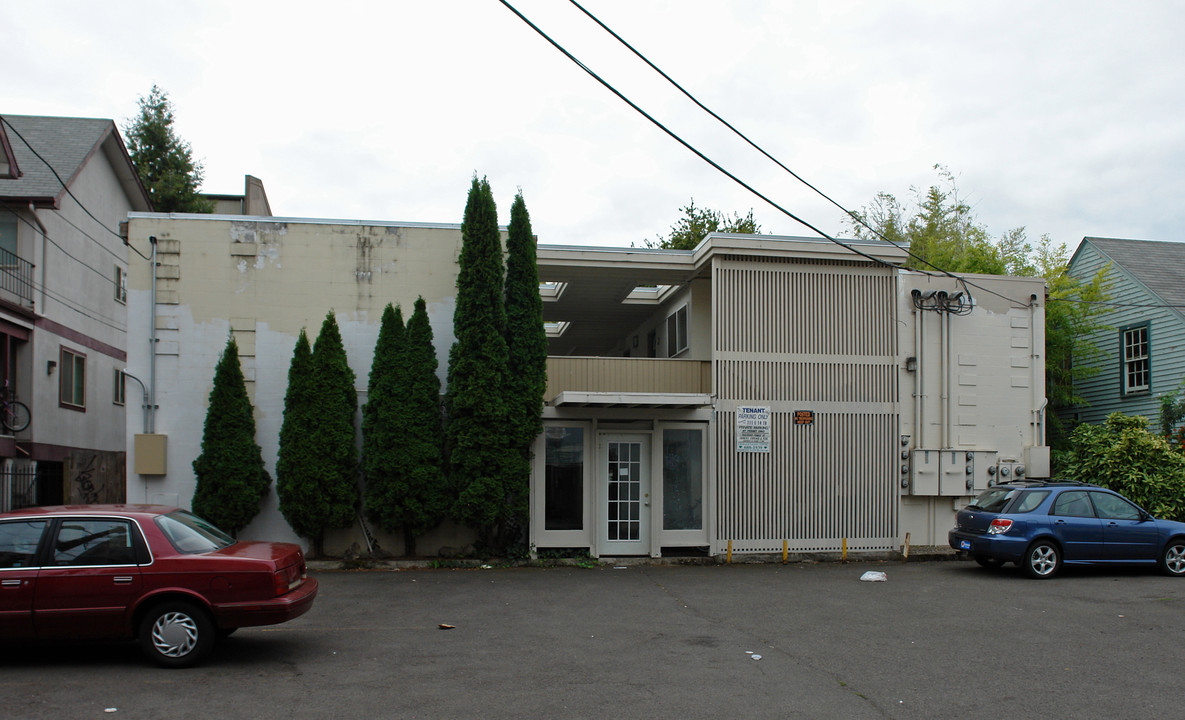 Campus Apartments in Eugene, OR - Building Photo