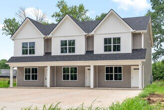 512 Edlin St in Clarksville, TN - Building Photo - Building Photo