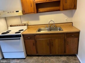 45 N Green St, Unit 3 in Berkeley Springs, WV - Foto de edificio - Building Photo