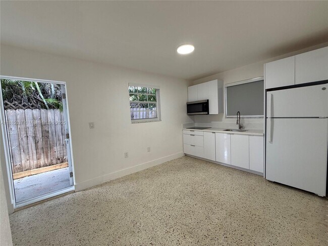 52 Flagami Blvd in Miami, FL - Building Photo - Building Photo