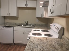 7 Padanaram Rd, Unit 20 in Danbury, CT - Foto de edificio - Building Photo