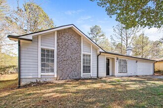 4060 Faron Ct in Ellenwood, GA - Building Photo - Building Photo