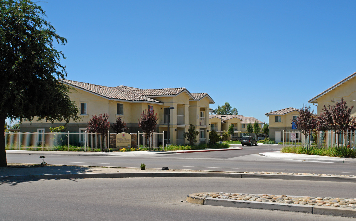 Villa Rose Apartments in Selma, CA - Building Photo