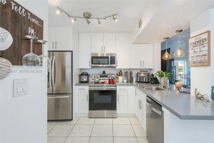 15761 SW 137th Ave in Miami, FL - Building Photo