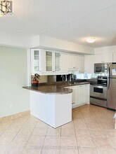 1300 Marlborough Ct in Oakville, ON - Building Photo - Building Photo