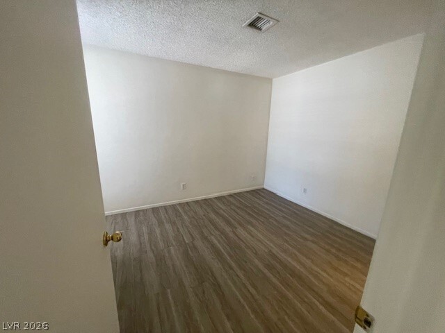 7055 Sylvan Oak Dr in Las Vegas, NV - Building Photo - Building Photo