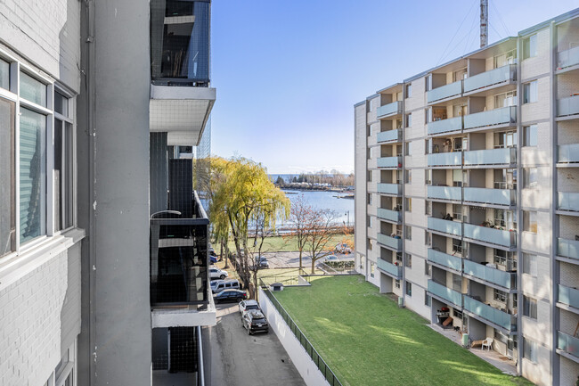 Shoreline Towers - I & II in Toronto, ON - Building Photo - Building Photo