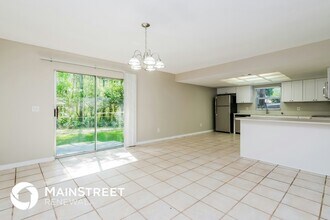 1130 Foxwood Dr in Lutz, FL - Building Photo - Building Photo