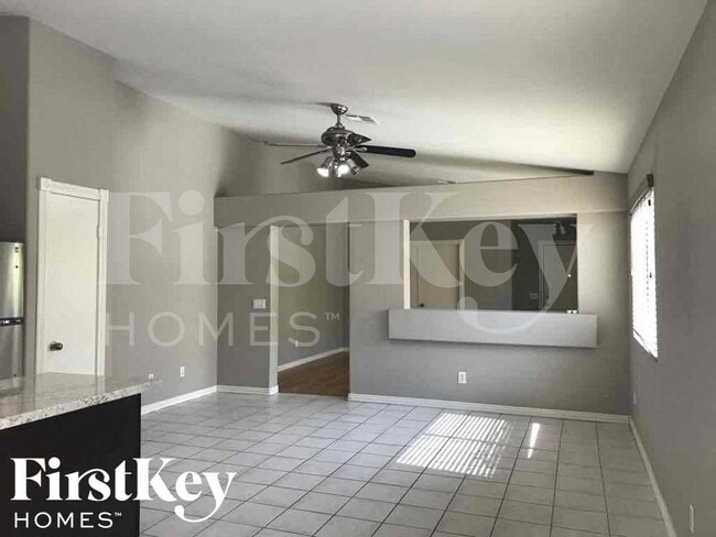 3035 W Melinda Ln, Unit 33-217 in Phoenix, AZ - Foto de edificio - Building Photo