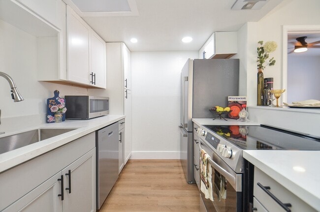 property at 830 Threadneedle St