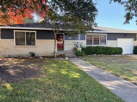 2218 Rosewood Dr in Waco, TX - Building Photo