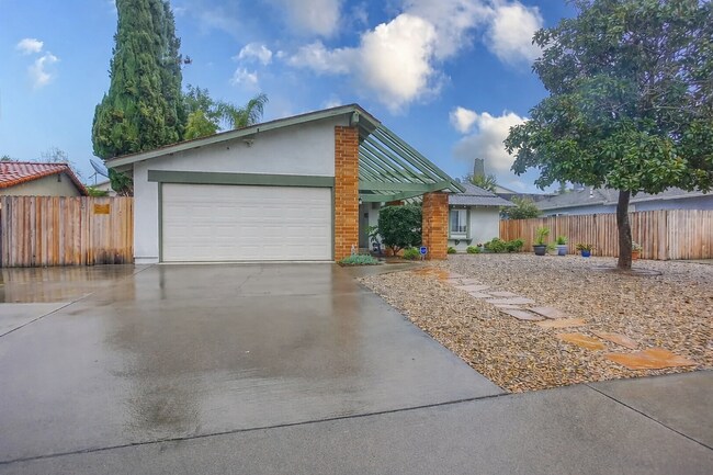 1140 Harding St in Escondido, CA - Building Photo - Building Photo