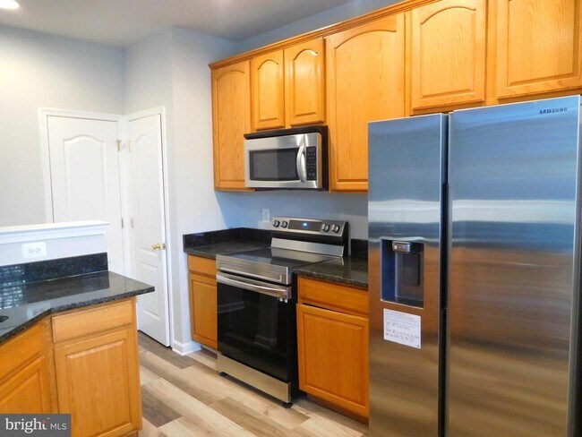 2825 Forest Run Dr in Forestville, MD - Building Photo - Building Photo