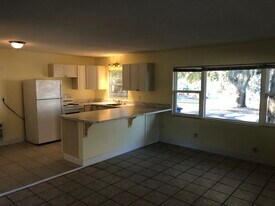 306 Avenue C NE, Unit Apt 1 in Winter Haven, FL - Building Photo
