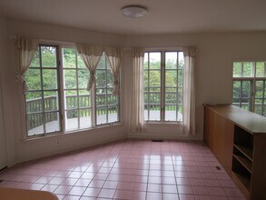 9405 Locust Hill Rd in Bethesda, MD - Building Photo - Building Photo