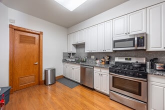 1162 W Grand Ave in Chicago, IL - Building Photo - Building Photo