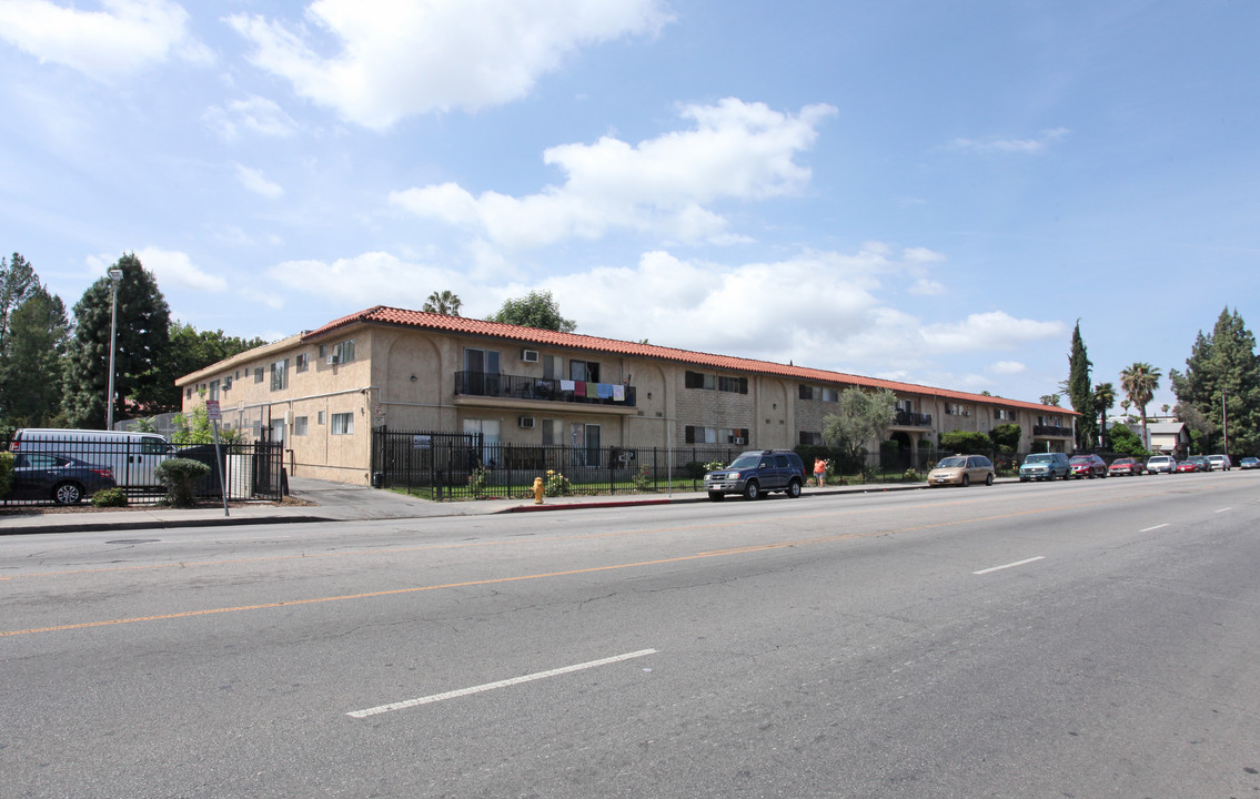 Caltempo Apartments in Van Nuys, CA - Building Photo