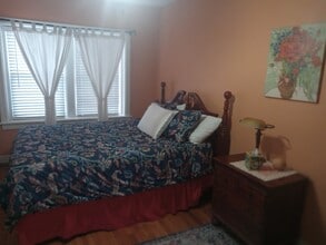 212 Emanuel Cleaver II Blvd, Unit KC Plaza in Kansas City, MO - Building Photo - Building Photo