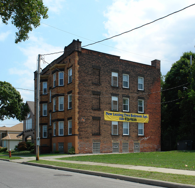 5612 Linwood Ave in Cleveland, OH - Foto de edificio - Building Photo