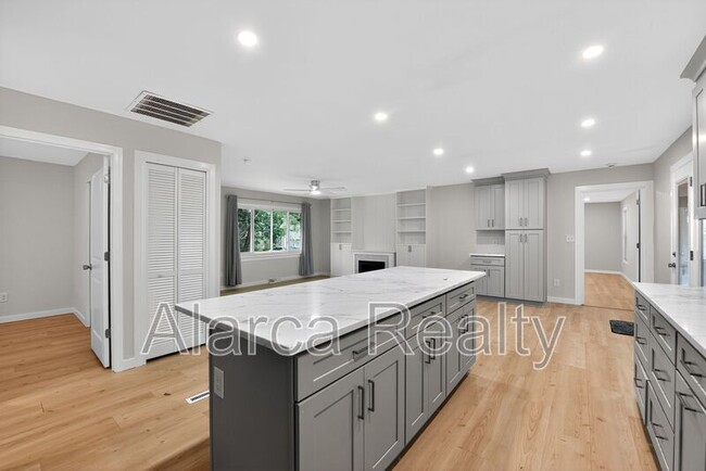 409 Robinson Ave
