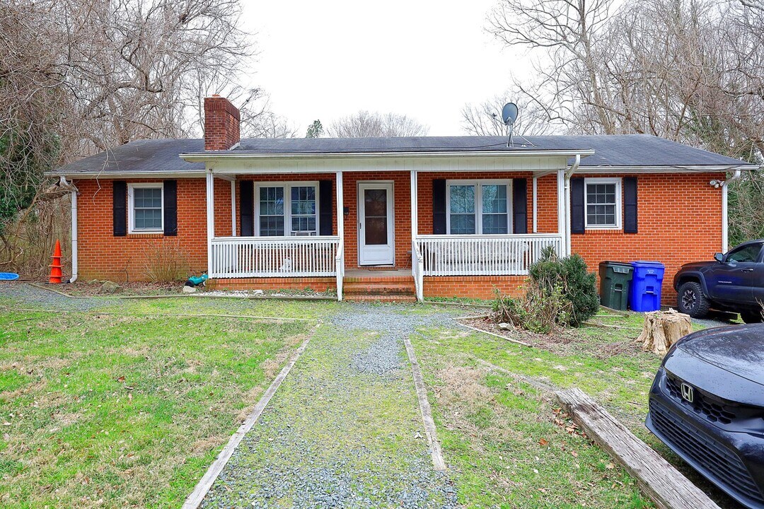 513 Cotton St in Chapel Hill, NC - Building Photo