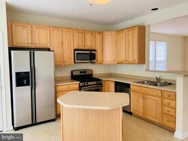 1481 Pangbourne Way in Severn, MD - Building Photo