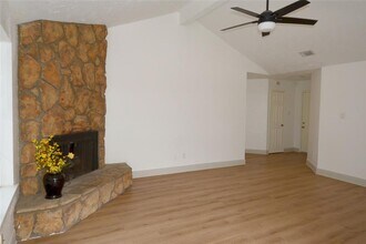 10321 Long River Dr in Sugar Land, TX - Building Photo - Building Photo