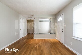 6117 Epperson Dr in Indianapolis, IN - Foto de edificio - Building Photo