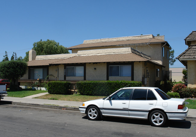 17421 Dairyview Cir in Huntington Beach, CA - Building Photo - Building Photo