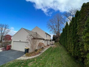 1340 W Woodlawn St in Fullerton, PA - Building Photo - Building Photo