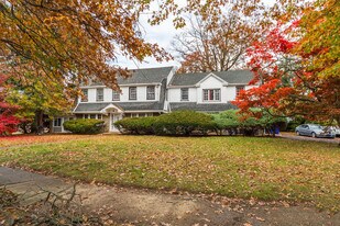 817 Ashbourne Rd in Cheltenham, PA - Building Photo