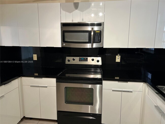 9430 Live Oak Pl in Davie, FL - Building Photo - Building Photo