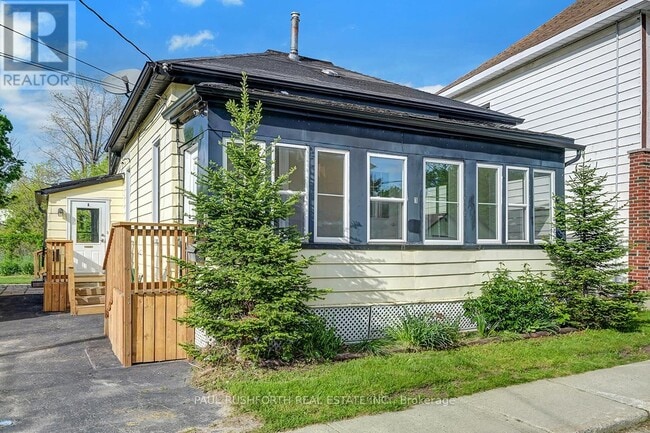 property at 1 Winnifred St S