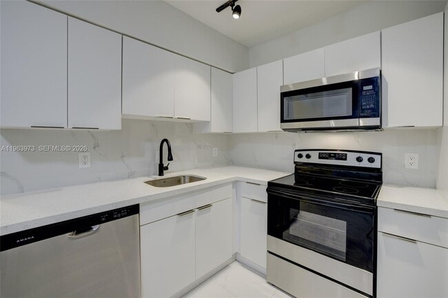 1740 Funston St in Hollywood, FL - Building Photo - Building Photo