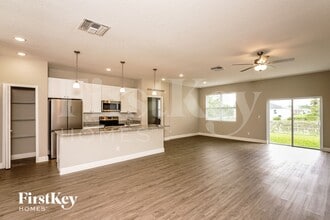 3120 Halsey Ave SE in Palm Bay, FL - Foto de edificio - Building Photo