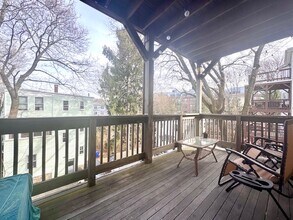 98 Cypress St, Unit 3 in Brookline, MA - Foto de edificio - Building Photo