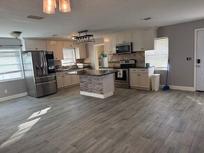 6802 S Hesperides St in Tampa, FL - Building Photo - Building Photo