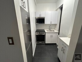 WEST 73 STREET, Unit 10A in New York, NY - Building Photo