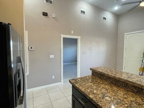 3120 Regal Dr in Edinburg, TX - Foto de edificio - Building Photo
