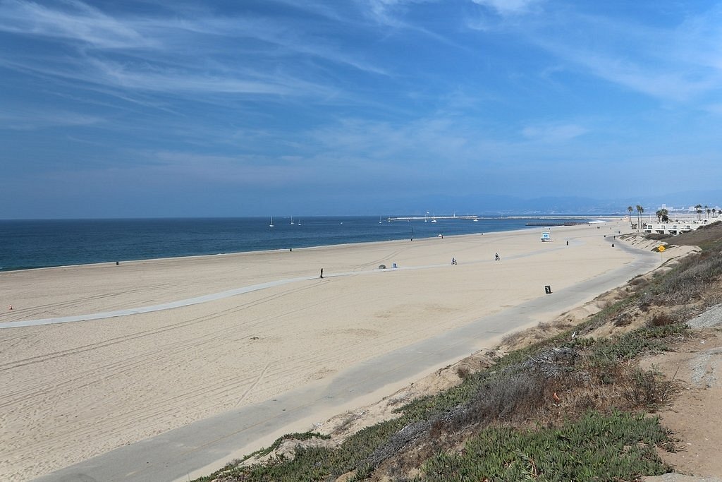 7740 Redlands St, Unit M2076 in Playa Del Rey, CA - Foto de edificio