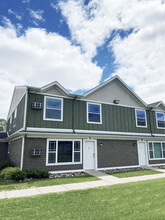 Woodland Village Townhomes in St. Cloud, MN - Building Photo - Building Photo